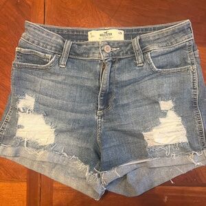 Hollister Curvy Mid Rise 3” Shorts Distressed Light Blue